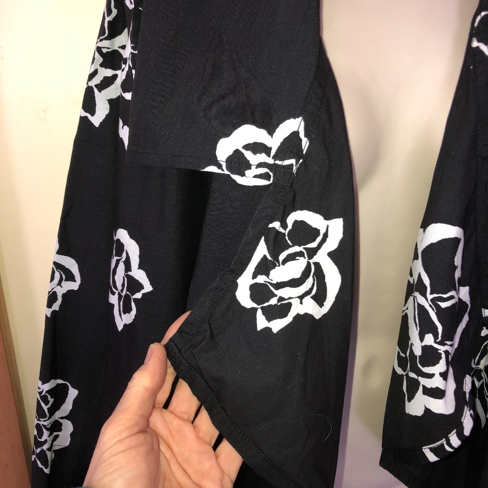 RONI RABL black/white cotton tie back open blouse/S (generous fit) - Picture 6 of 8